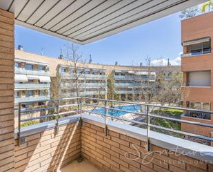 Exterior view of Flat for sale in Sant Cugat del Vallès  with Air Conditioner, Private garden and Swimming Pool