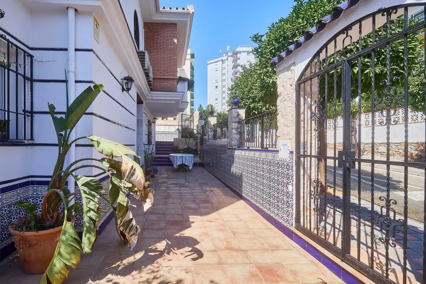 Vista exterior de Casa o xalet en venda en Fuengirola amb Aire condicionat, Calefacció i Terrassa