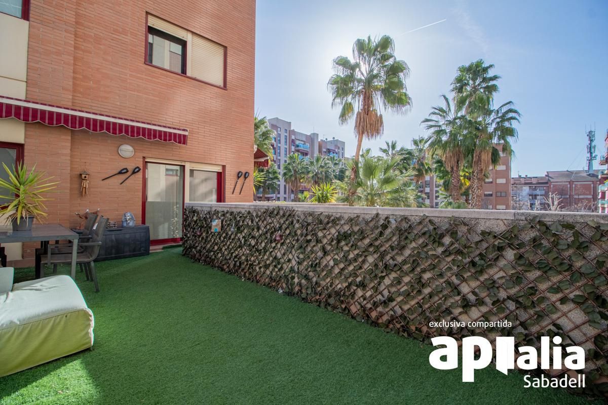 Exterior view of Flat for sale in Barberà del Vallès  with Air Conditioner, Heating and Private garden