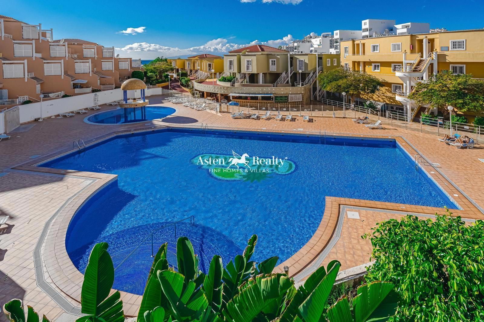 Vista exterior de Ático en venta en Adeje con Terraza, Piscina y Alarma