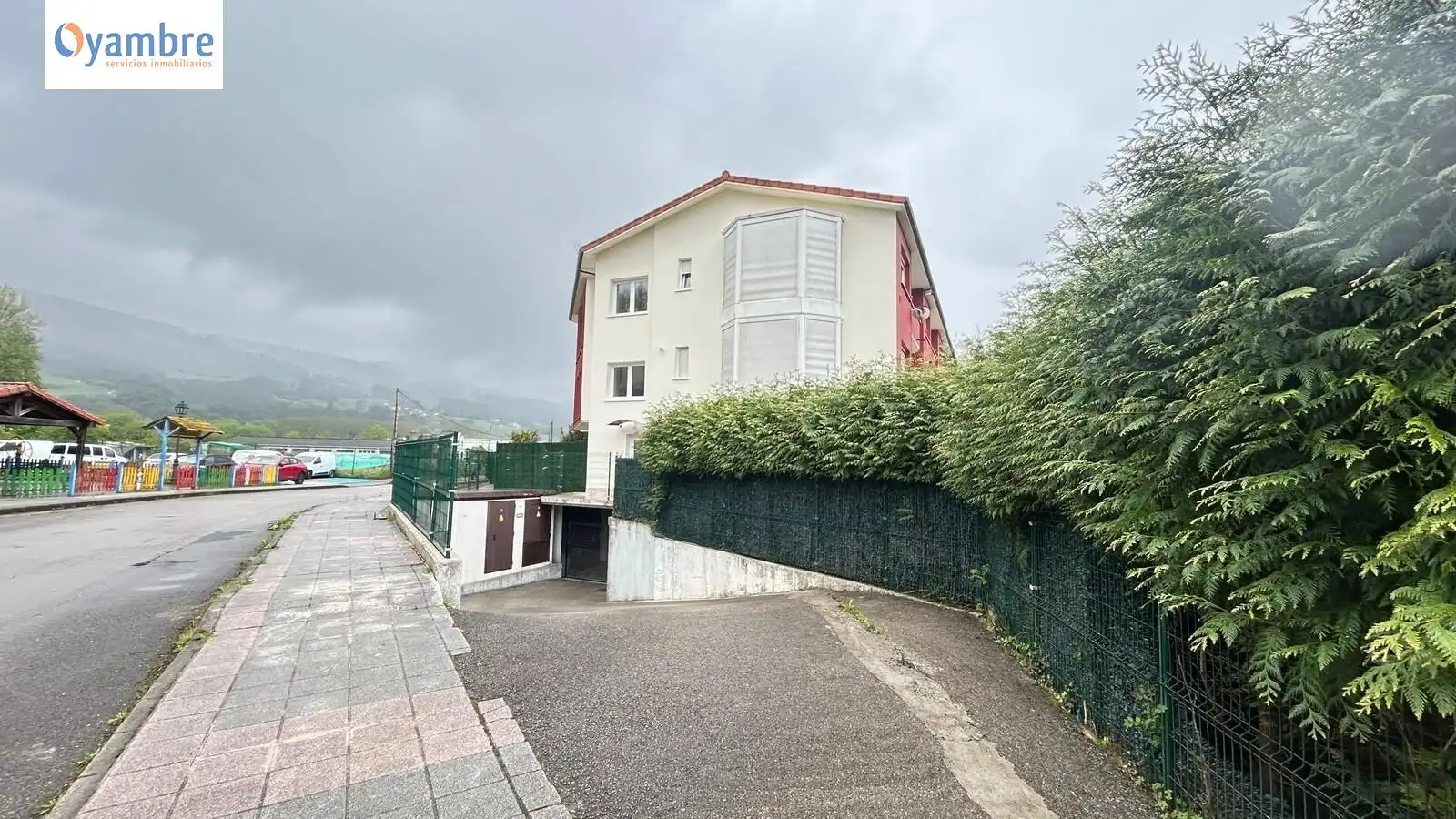 Außenansicht von Garage zum Verkauf in Ampuero