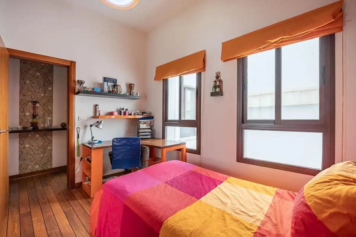 Bedroom of Flat for sale in Granada  with Air Conditioner, Terrace and Balcony