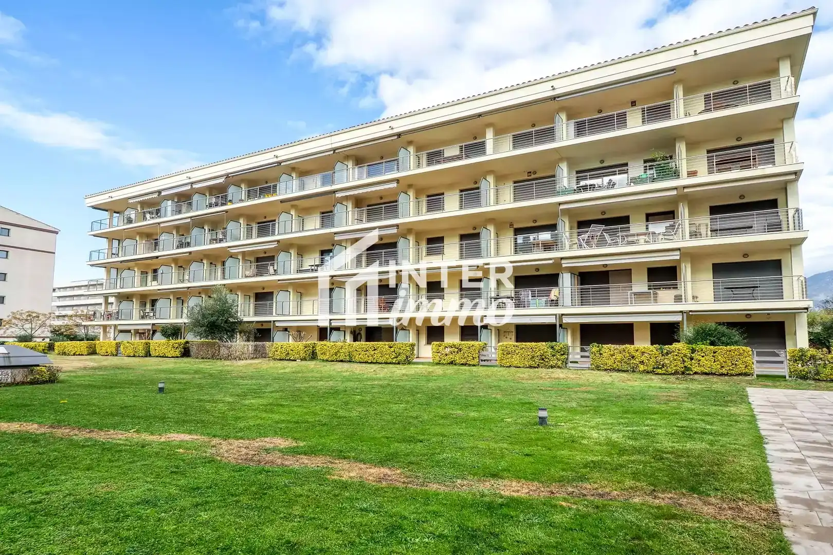 Außenansicht von Wohnung zum Verkauf in Roses mit Klimaanlage, Heizung und Terrasse