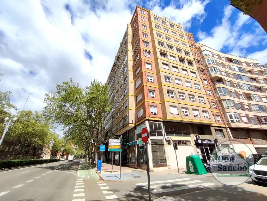 Vista exterior de Pis en venda en Valladolid Capital amb Aire condicionat, Calefacció i Traster
