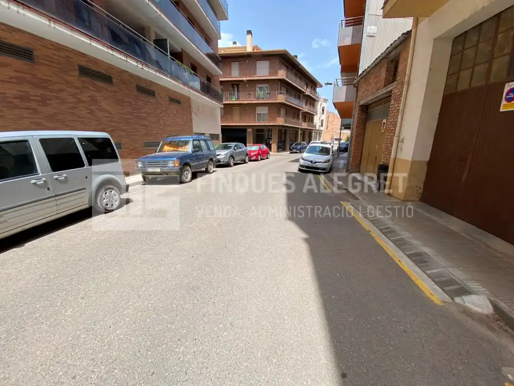Exterior view of Garage for rent in Tremp