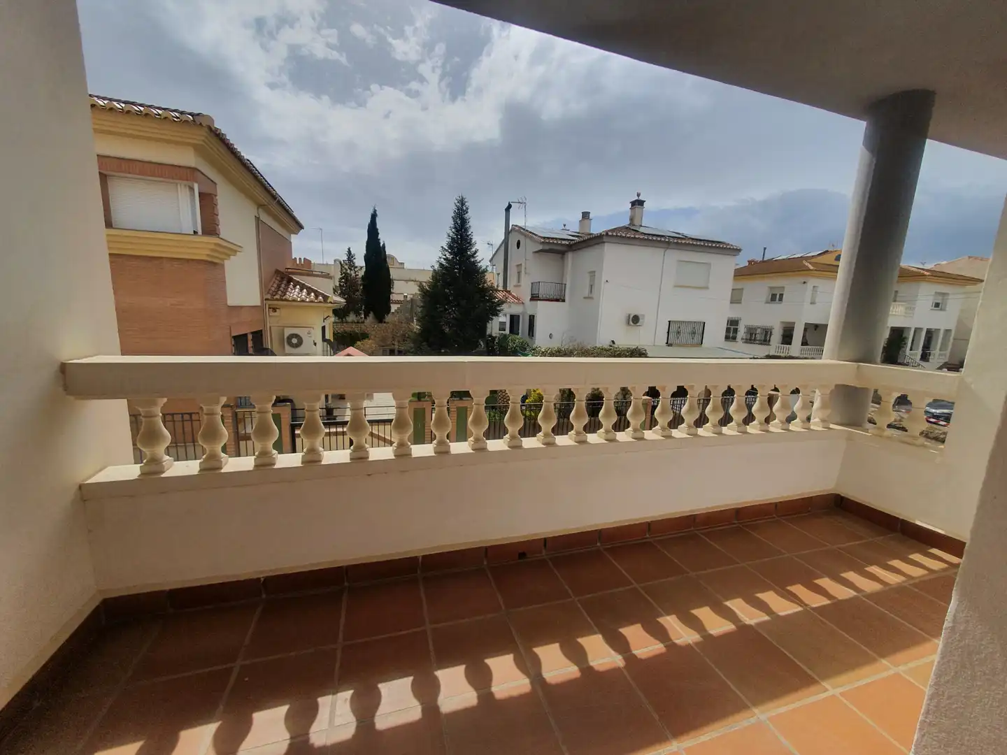 Vista exterior de Casa o xalet en venda en Guadix amb Aire condicionat, Calefacció i Terrassa