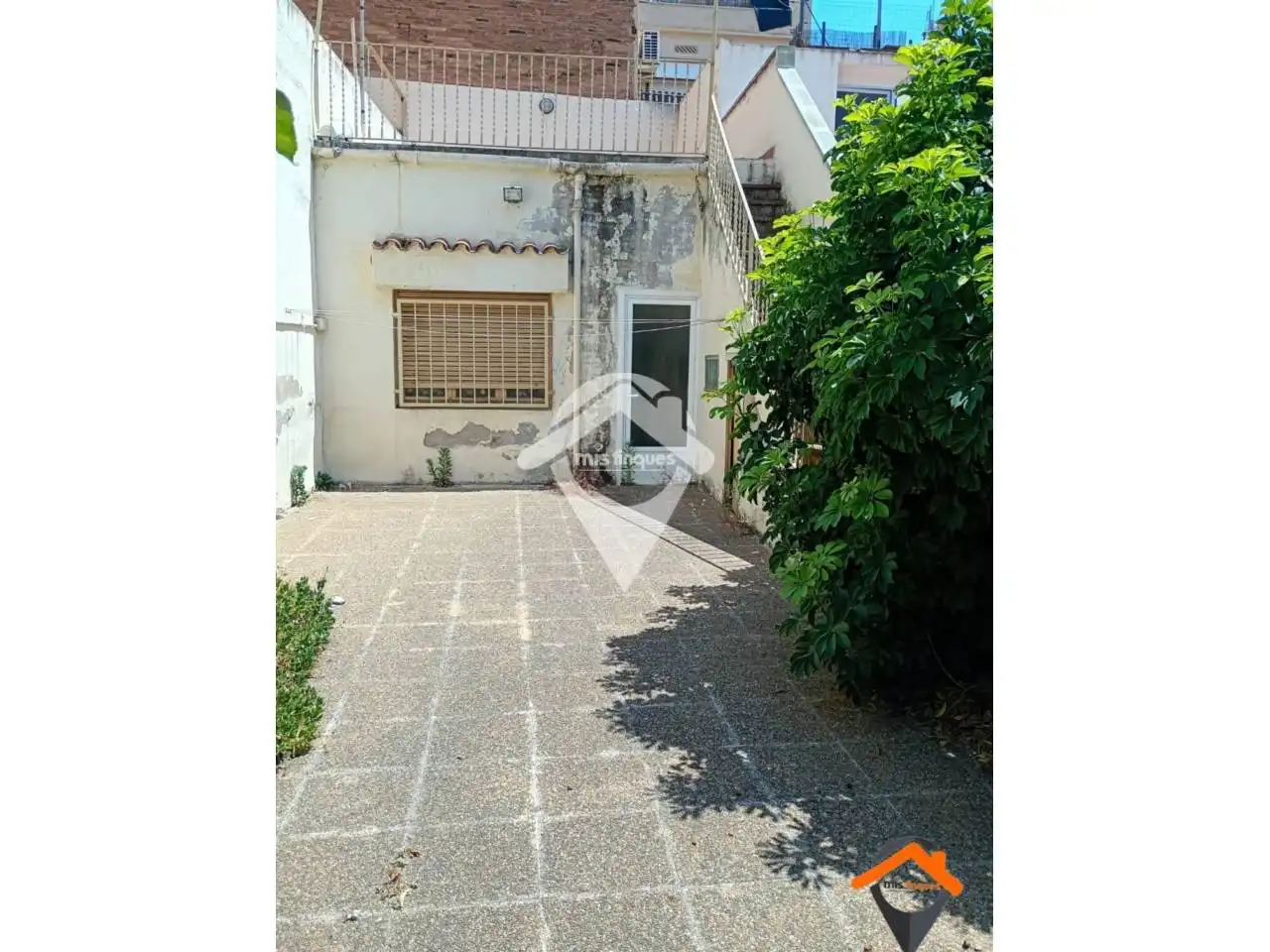 Casa amb jardí en venda a Calle Cerdanyola