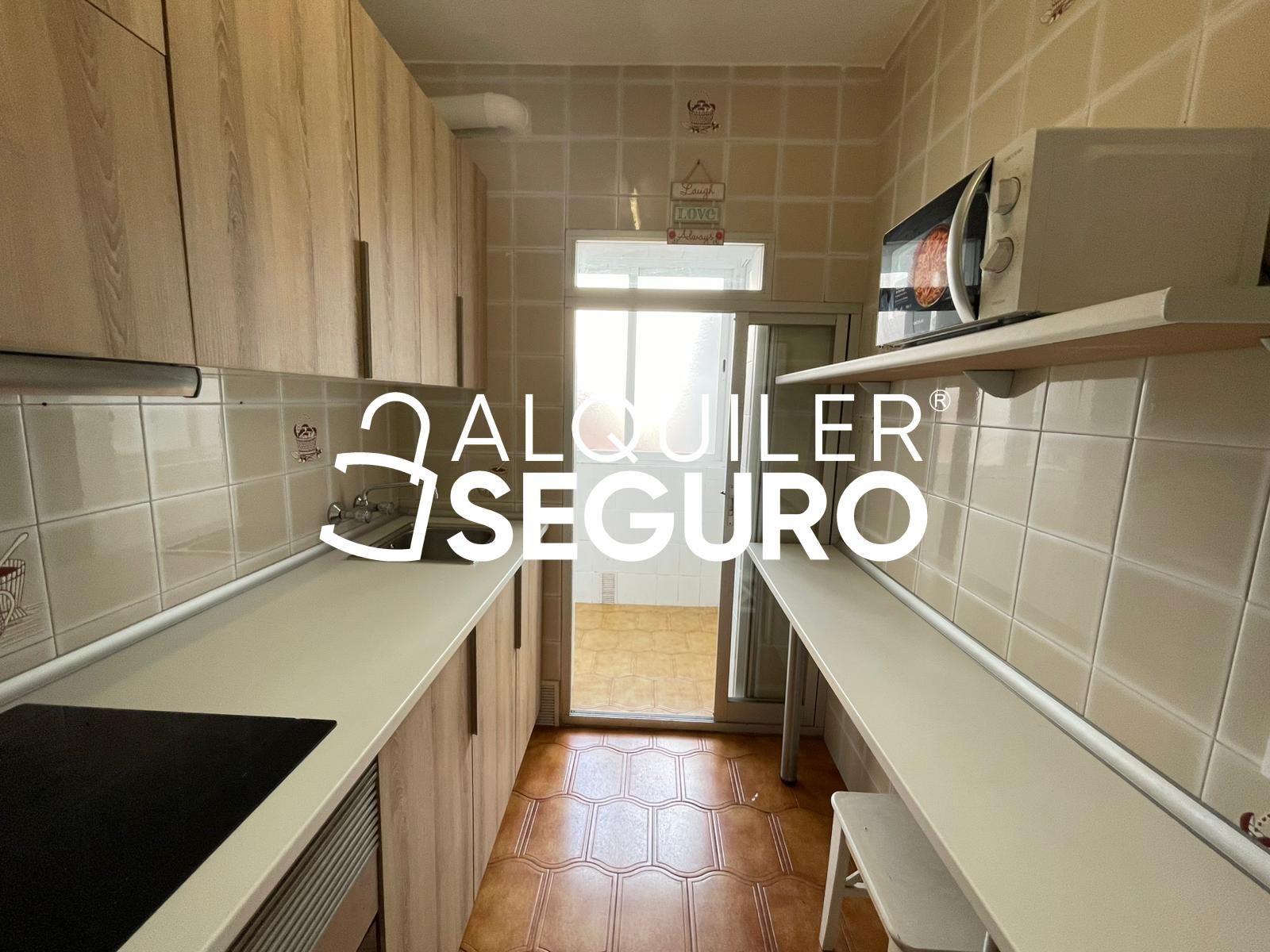 Cuina de Pis de lloguer en  Madrid Capital amb Calefacció i Terrassa