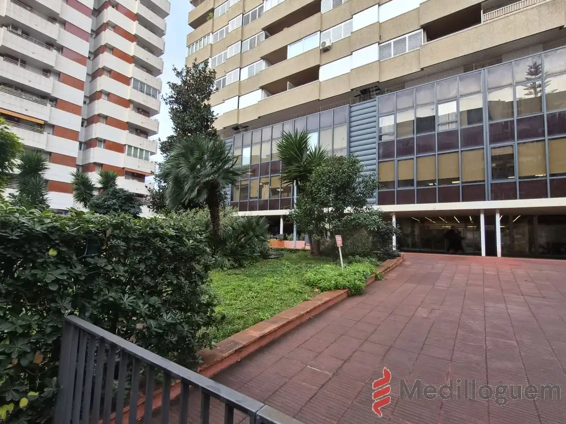 Vista exterior de Oficina de alquiler en Les Corts