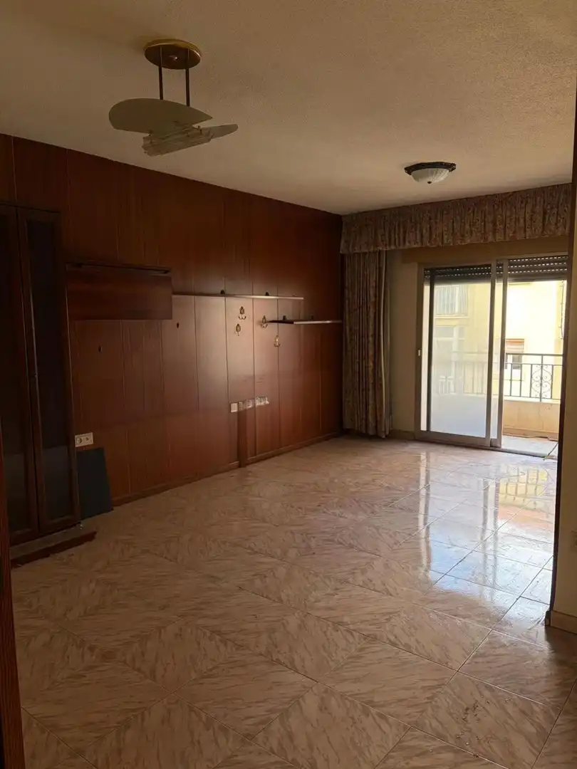Flat for sale in Calle Manuel de Falla 32, imagen 2