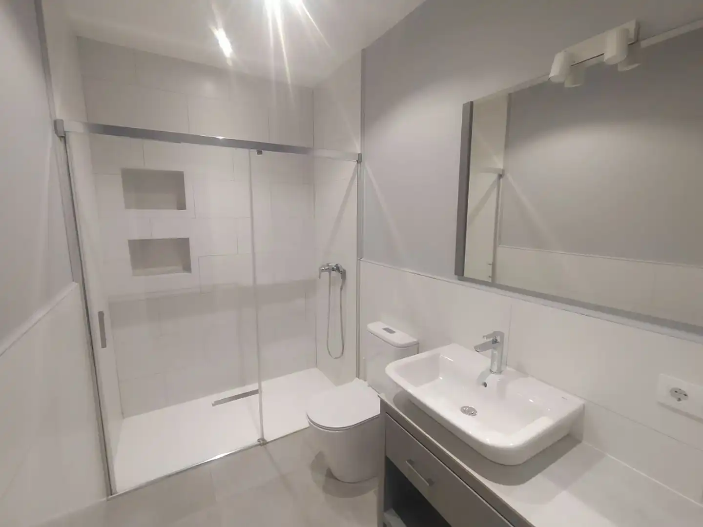 Bany de Casa o xalet en venda en Fuentes de Andalucía amb Aire condicionat, Terrassa i Balcó