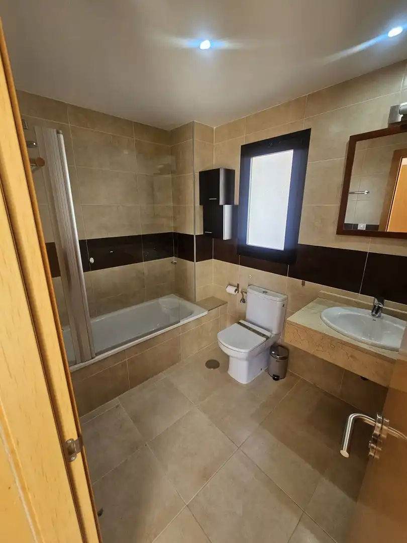 Badezimmer von Dachboden zur Miete in Mijas mit Klimaanlage, Heizung und Terrasse