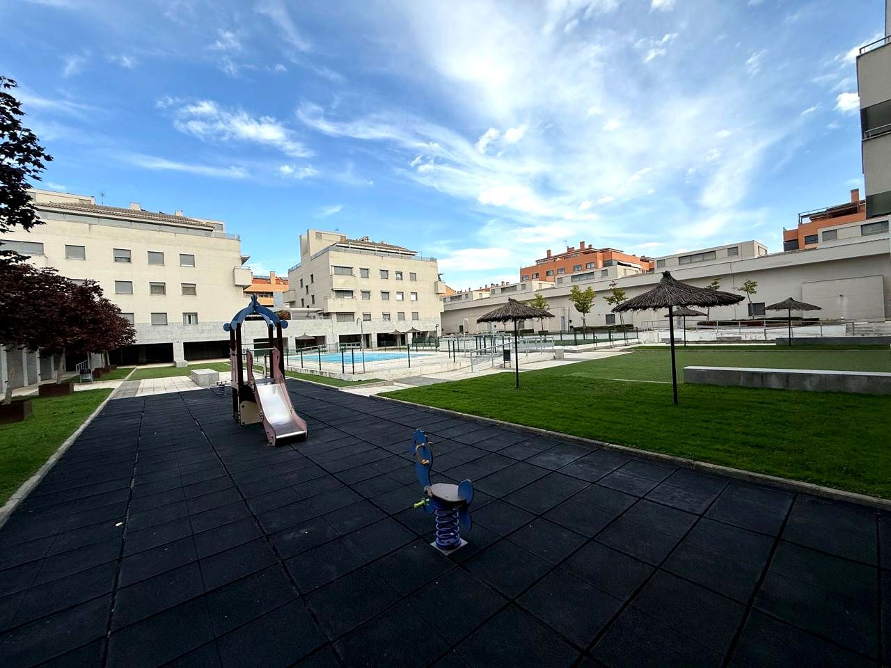 Piscina de Pis en venda en Navalcarnero amb Calefacció, Traster i Piscina comunitària