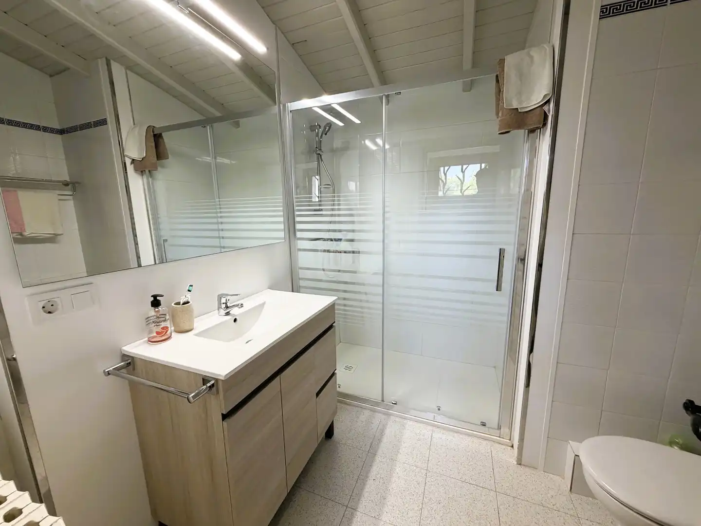 Bany de Finca rústica en venda en Mediona amb Jardí privat, Parquet i Terrassa