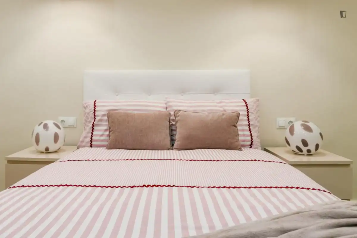 Dormitori de Apartament de lloguer en Barcelona amb Aire condicionat, Calefacció i Moblat