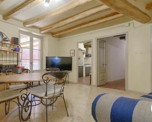 Sala d'estar de Casa adosada en venda en Peralada amb Calefacció, Terrassa i Forn