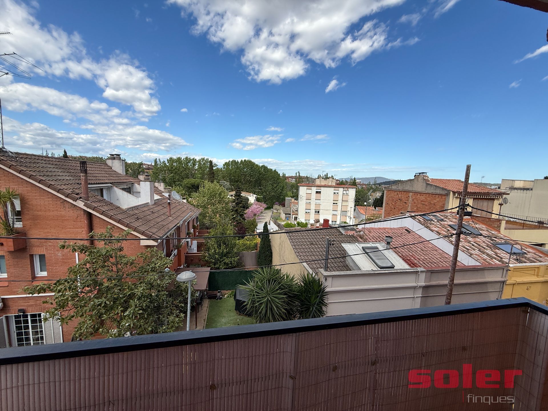 Vista exterior de Pis en venda en Sant Cugat del Vallès