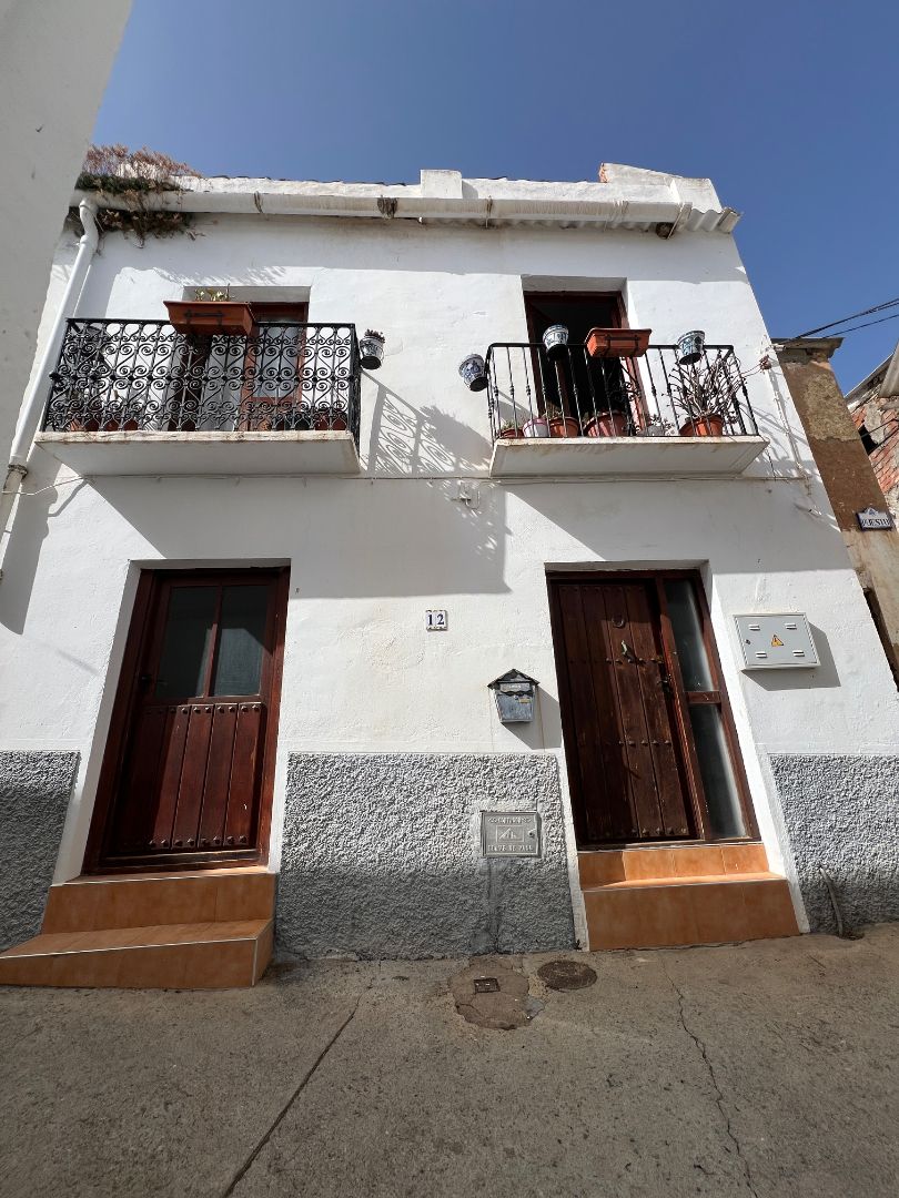 Vista exterior de Casa adosada en venda en Sorvilán amb Calefacció, Terrassa i Traster