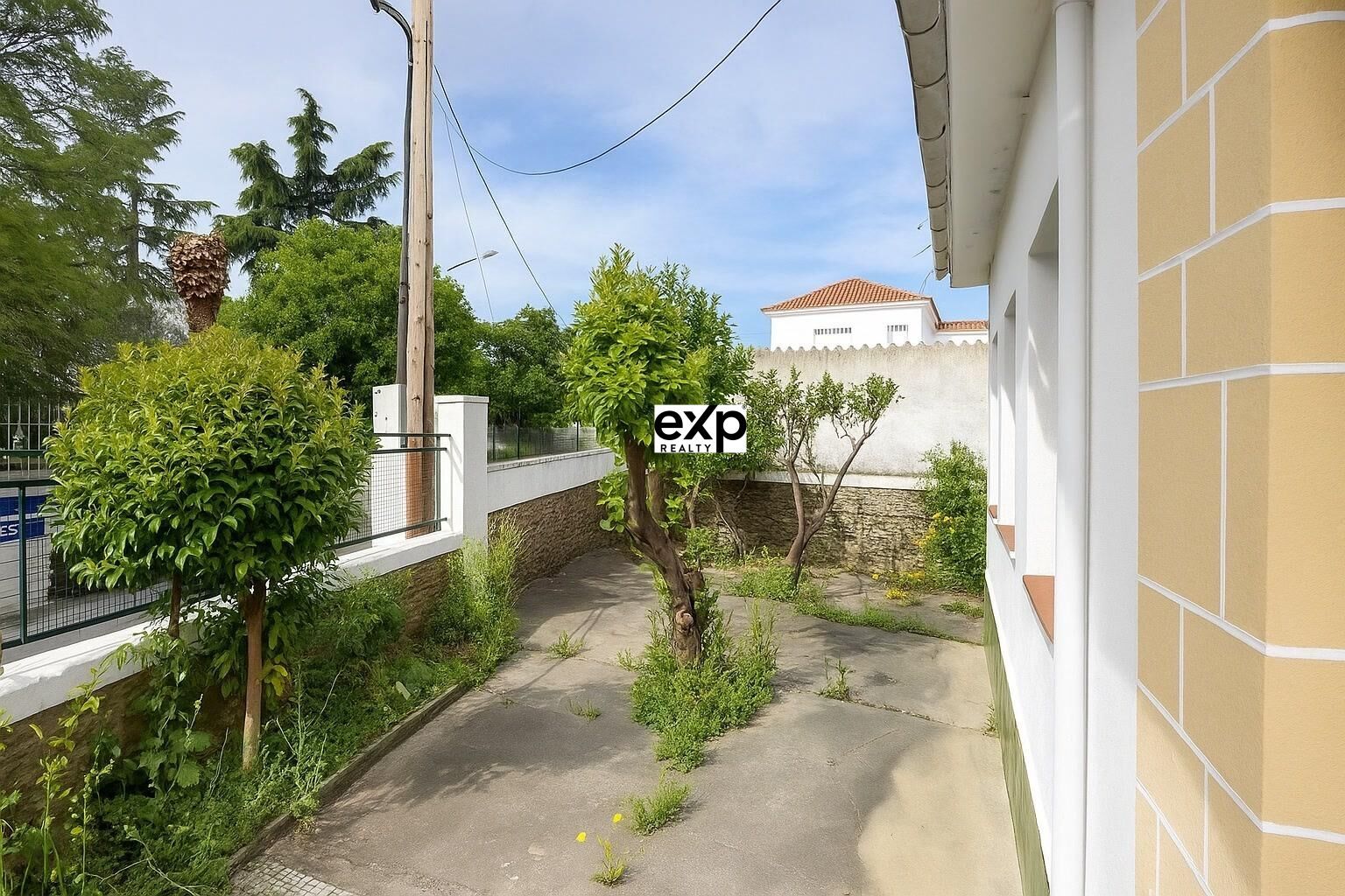 Vista exterior de Casa o xalet en venda en Madroñera amb Aire condicionat, Calefacció i Jardí privat