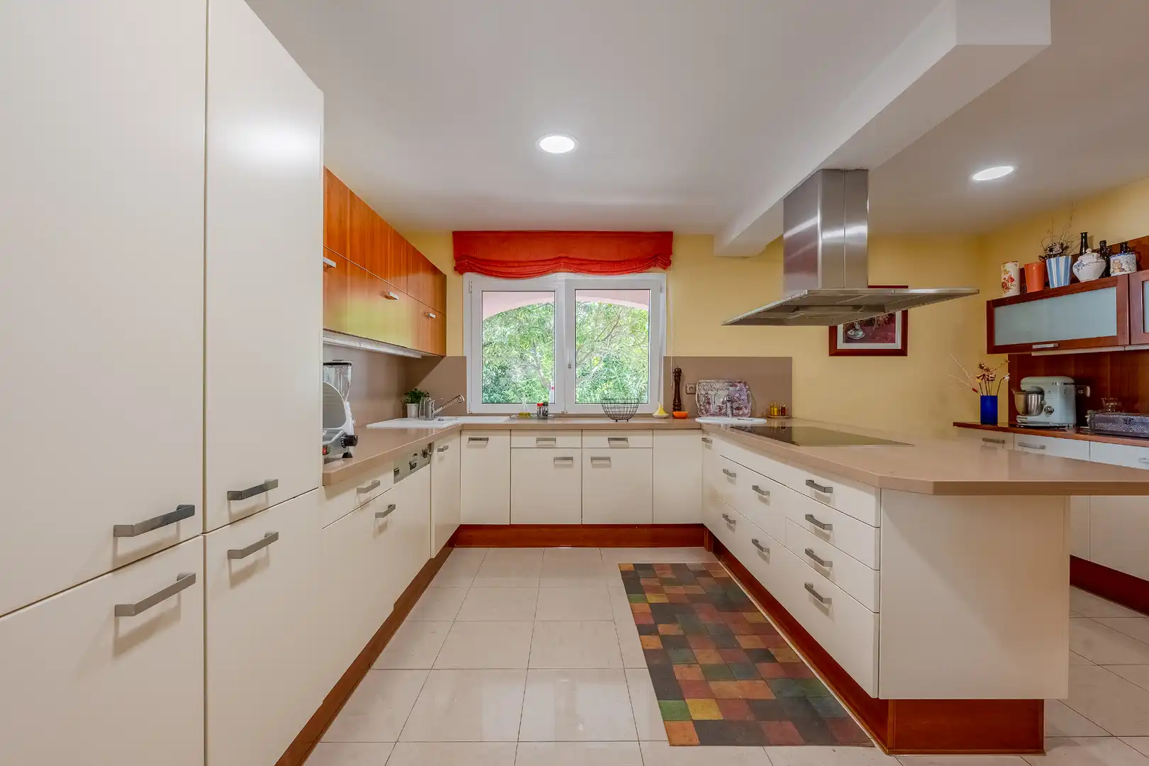 Cocina de Casa o chalet en venta en Badalona con Aire acondicionado, Calefacción y Jardín privado