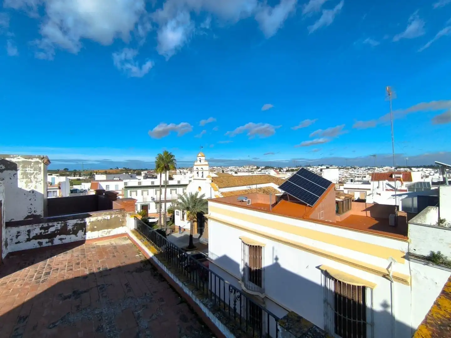 Vista exterior de Casa o xalet en venda en Mairena del Alcor, Sevilla