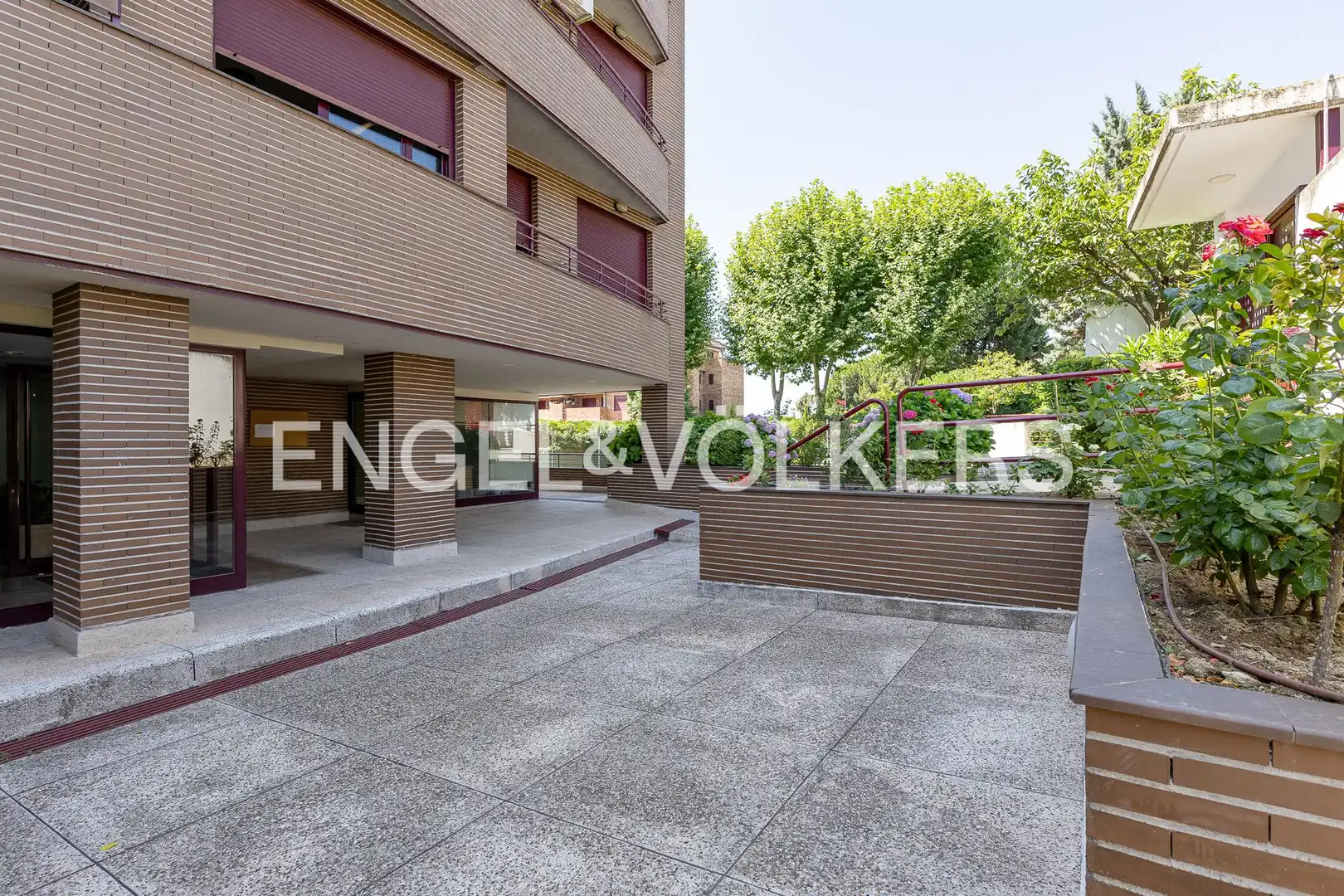 Vista exterior de Dúplex en venta en Majadahonda con Aire acondicionado, Calefacción y Jardín privado
