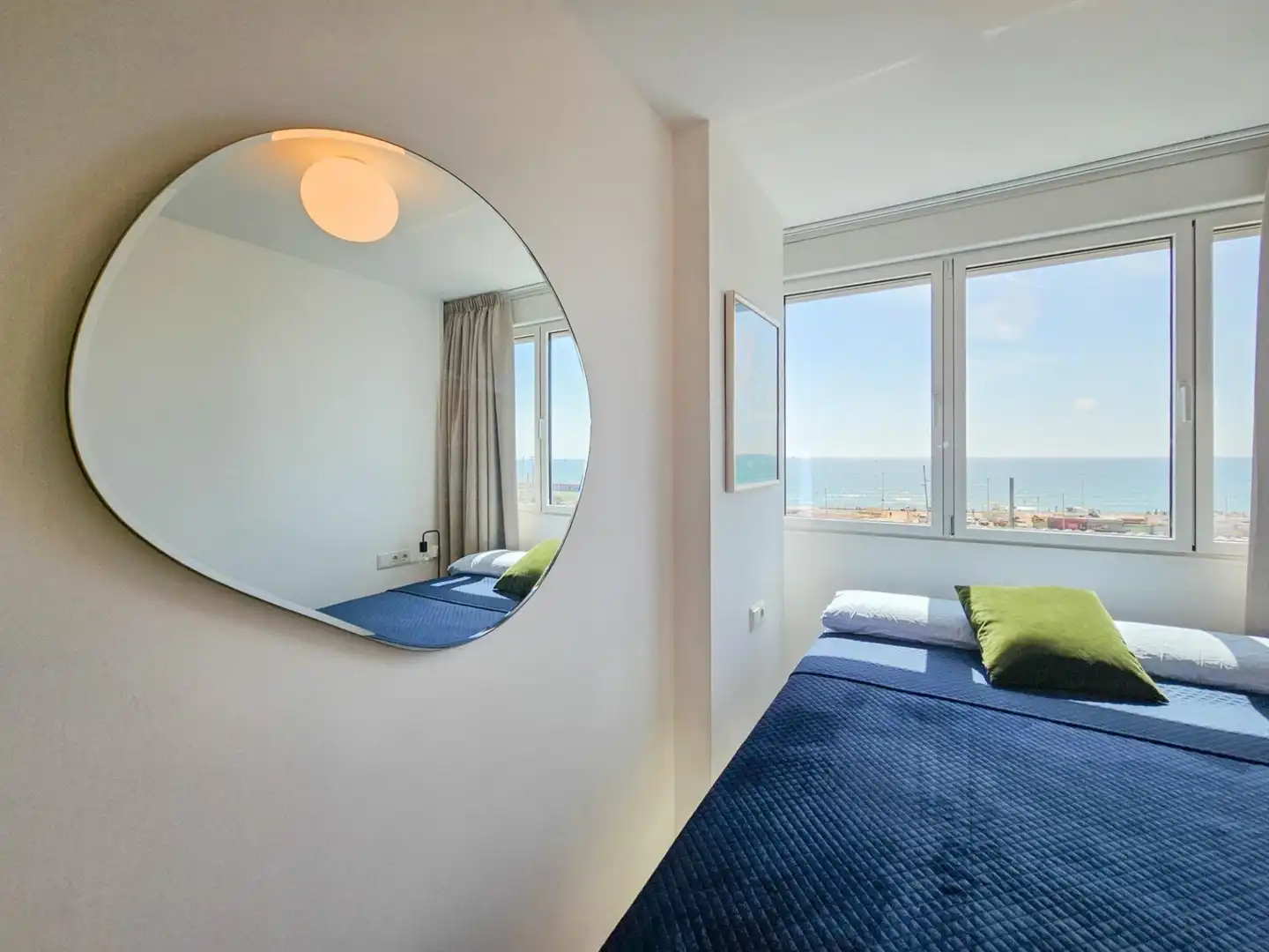 Schlafzimmer von Wohnung zum Verkauf in Barcelona mit Klimaanlage, Heizung und Balkon