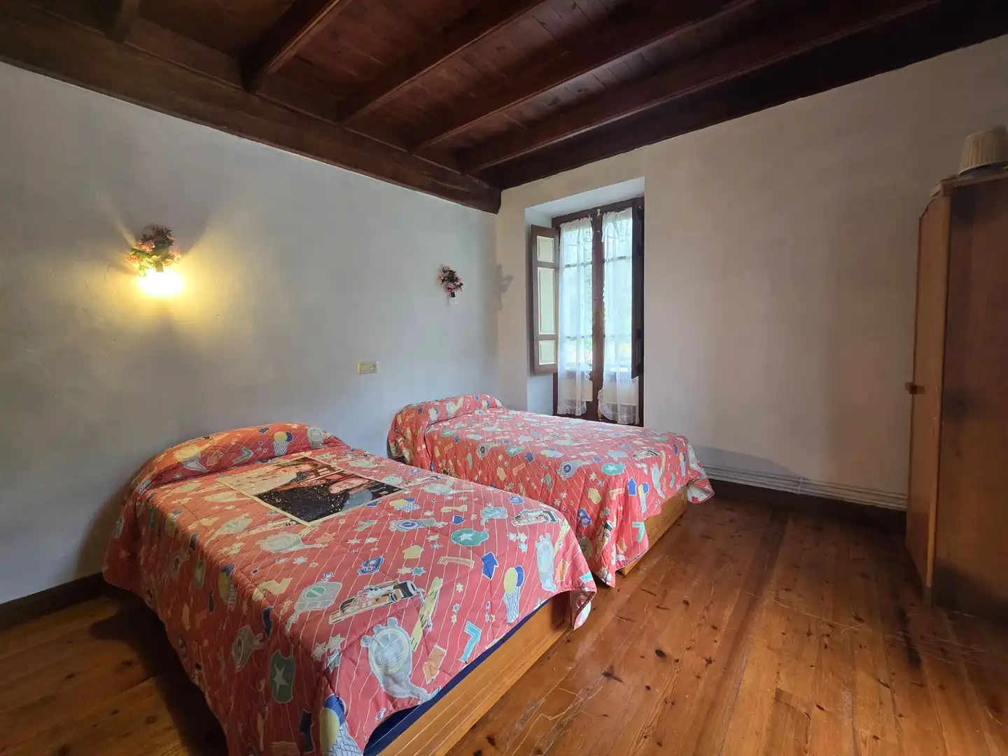 Habitación de Casa o chalet en venta en Peñamellera Baja con Calefacción, Jardín privado y Trastero