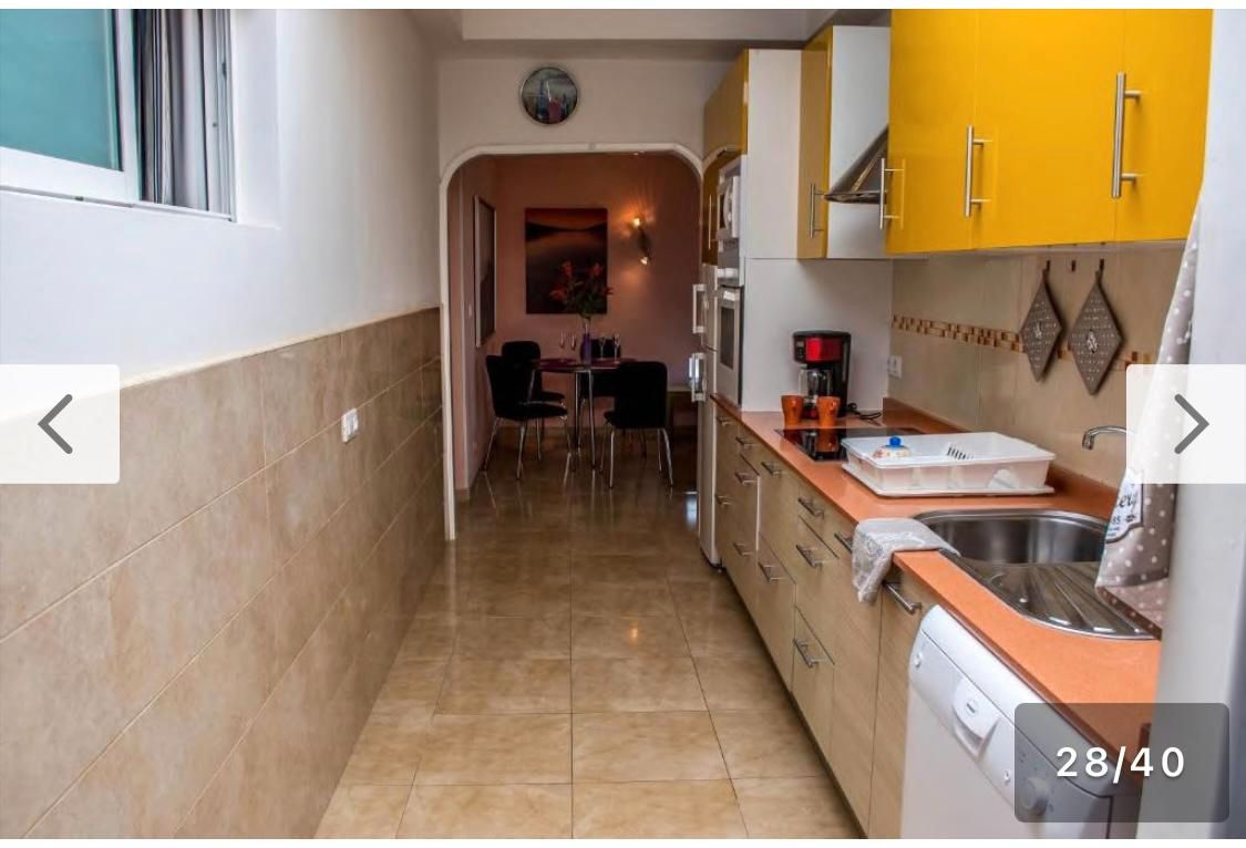 Cuina de Casa adosada en venda en San Bartolomé de Tirajana amb Terrassa, Moblat i Forn
