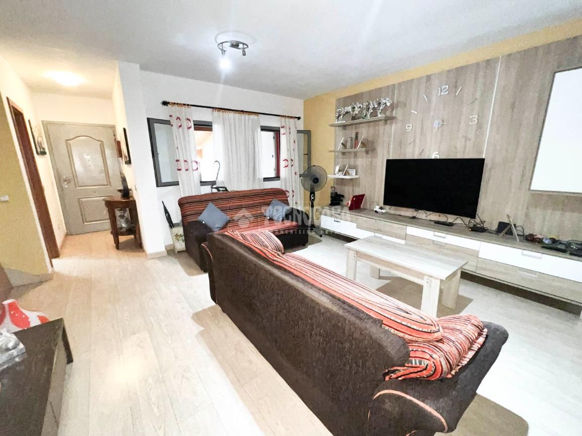 Living room of Single-family semi-detached for sale in Santa Lucía de Tirajana  with Balcony
