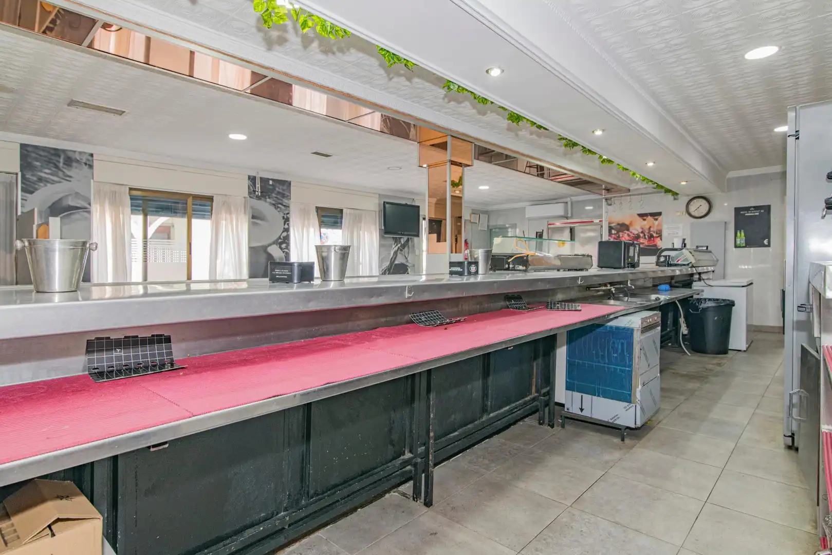 Commercial properties for sale in Huétor Tájar  with Air Conditioner and Furnished