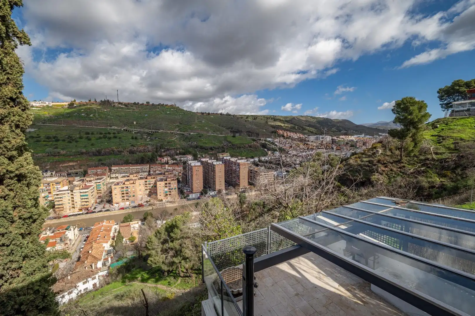 Vista exterior de Casa adosada en venta en Granada con Aire acondicionado y Calefacción