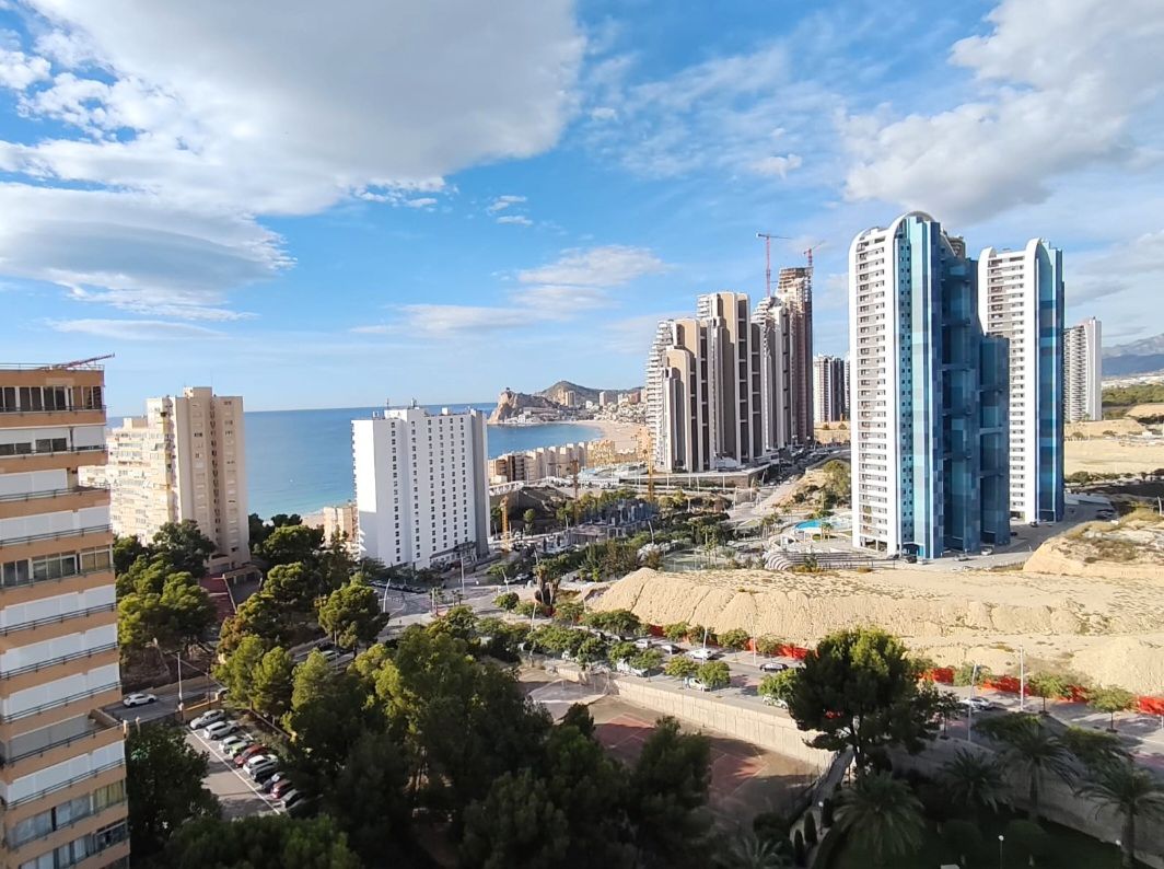Vista exterior de Pis de lloguer en Benidorm amb Aire condicionat, Moblat i Forn