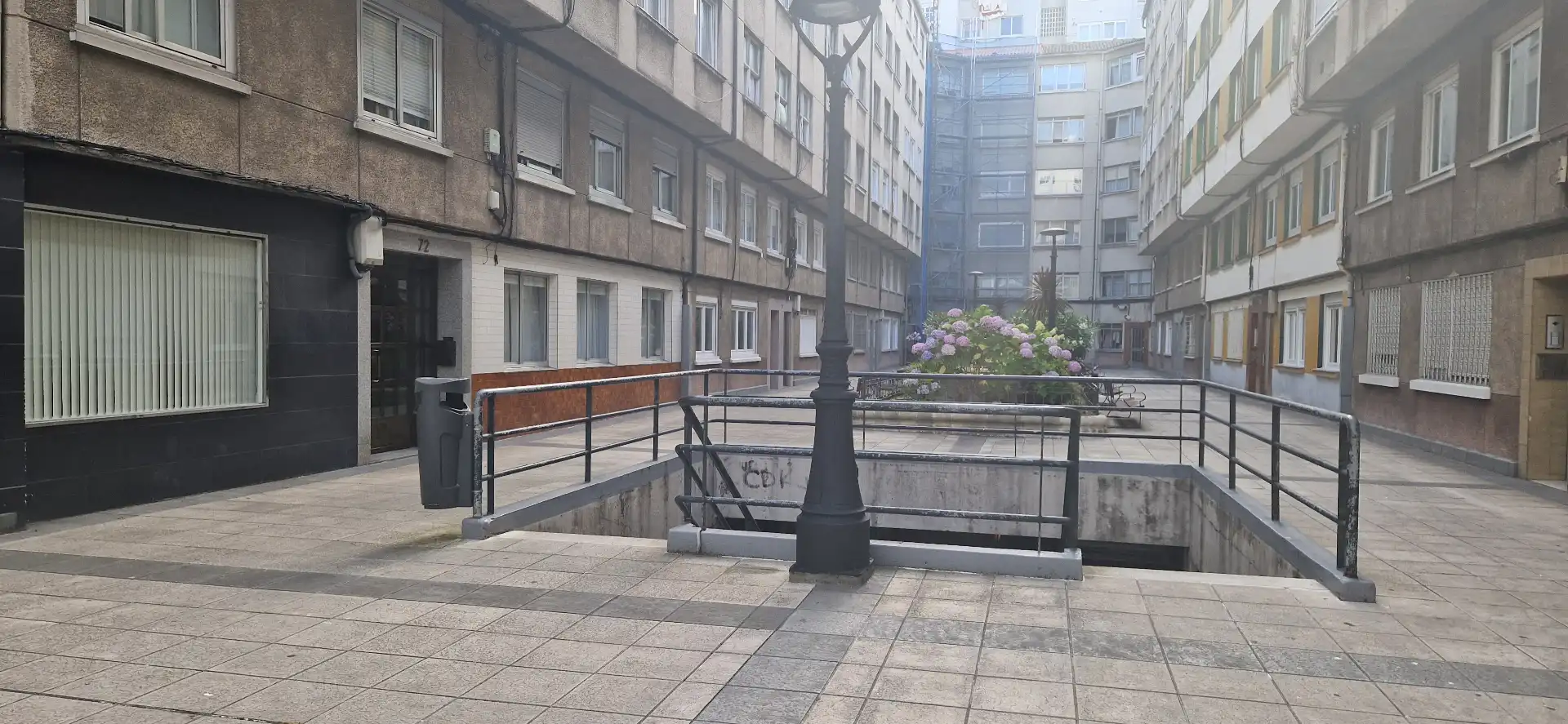 Vista exterior de Pis en venda en A Coruña Capital  amb Parquet, Forn i Rentadora