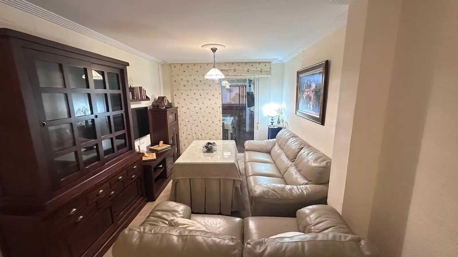 Wohnzimmer von Einfamilien-Reihenhaus zum Verkauf in La Puebla del Río mit Klimaanlage, Heizung und Terrasse