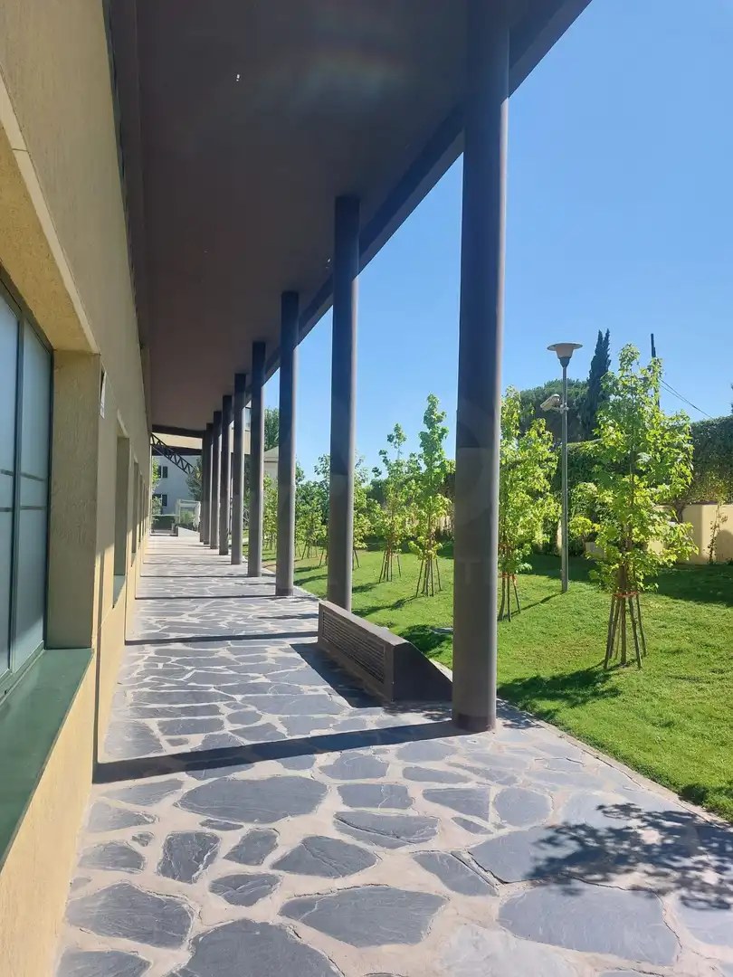 Vista exterior de Local en venta en Las Rozas de Madrid