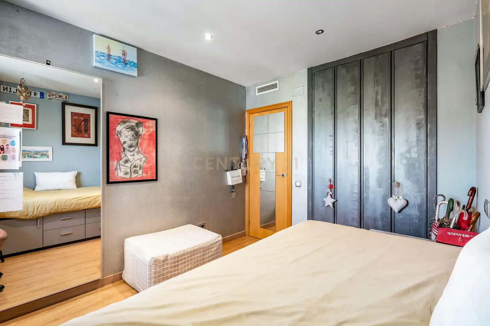 Dormitori de Apartament en venda en Sant Joan Despí amb Aire condicionat i Piscina comunitària