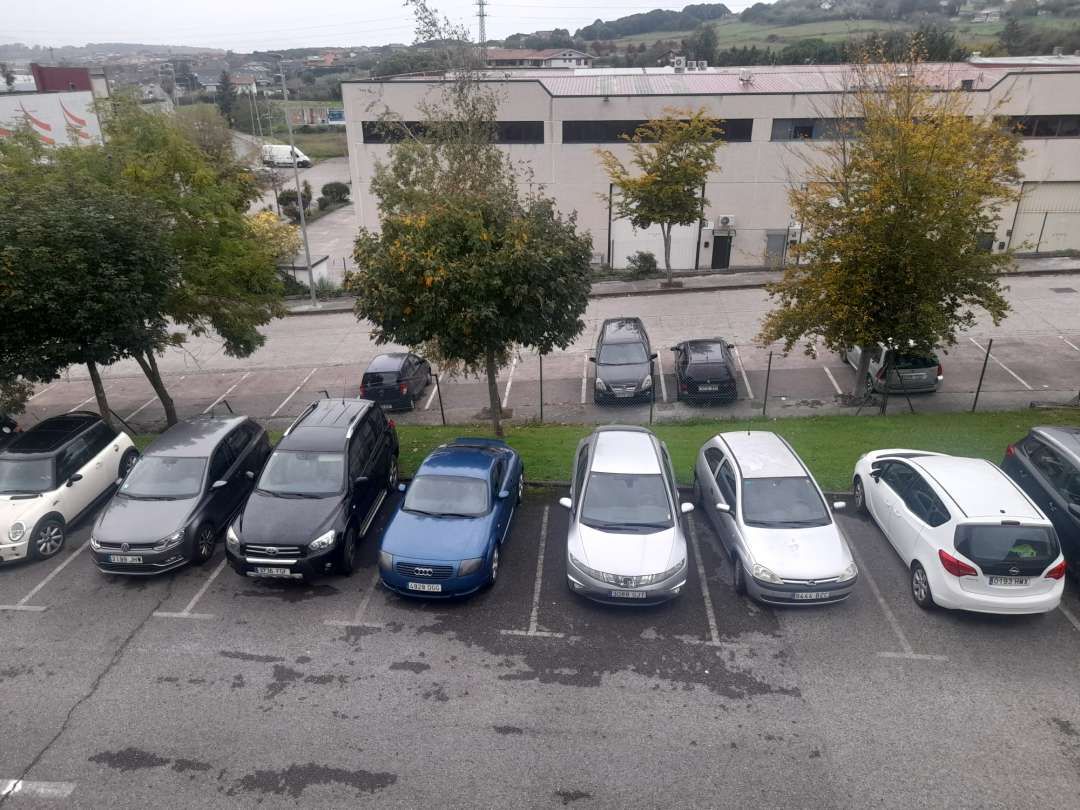 Aparcament de Nau industrial en venda en Urduliz