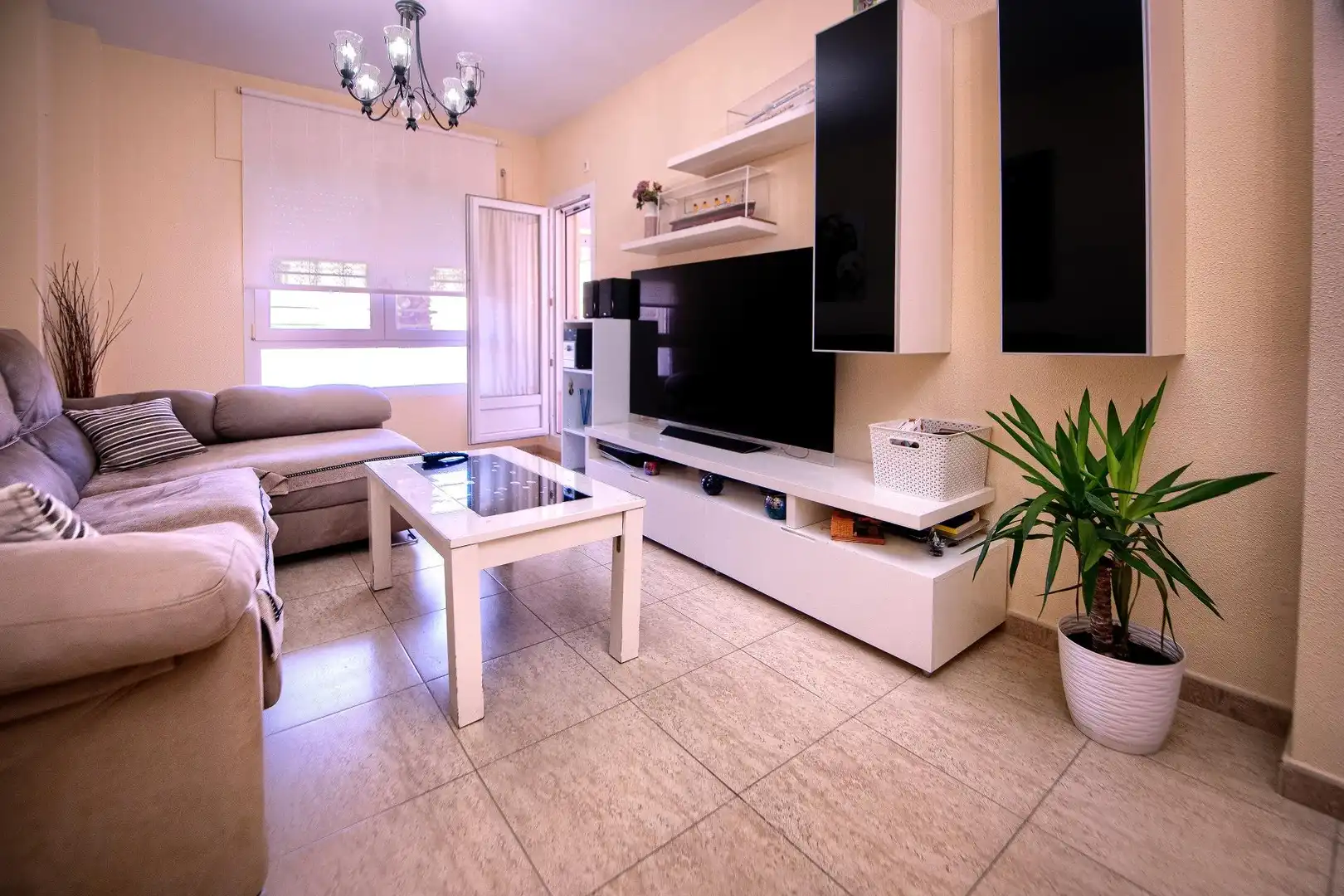 Wohnzimmer von Erdgeschoss zum Verkauf in Puerto Real mit Klimaanlage und Balkon