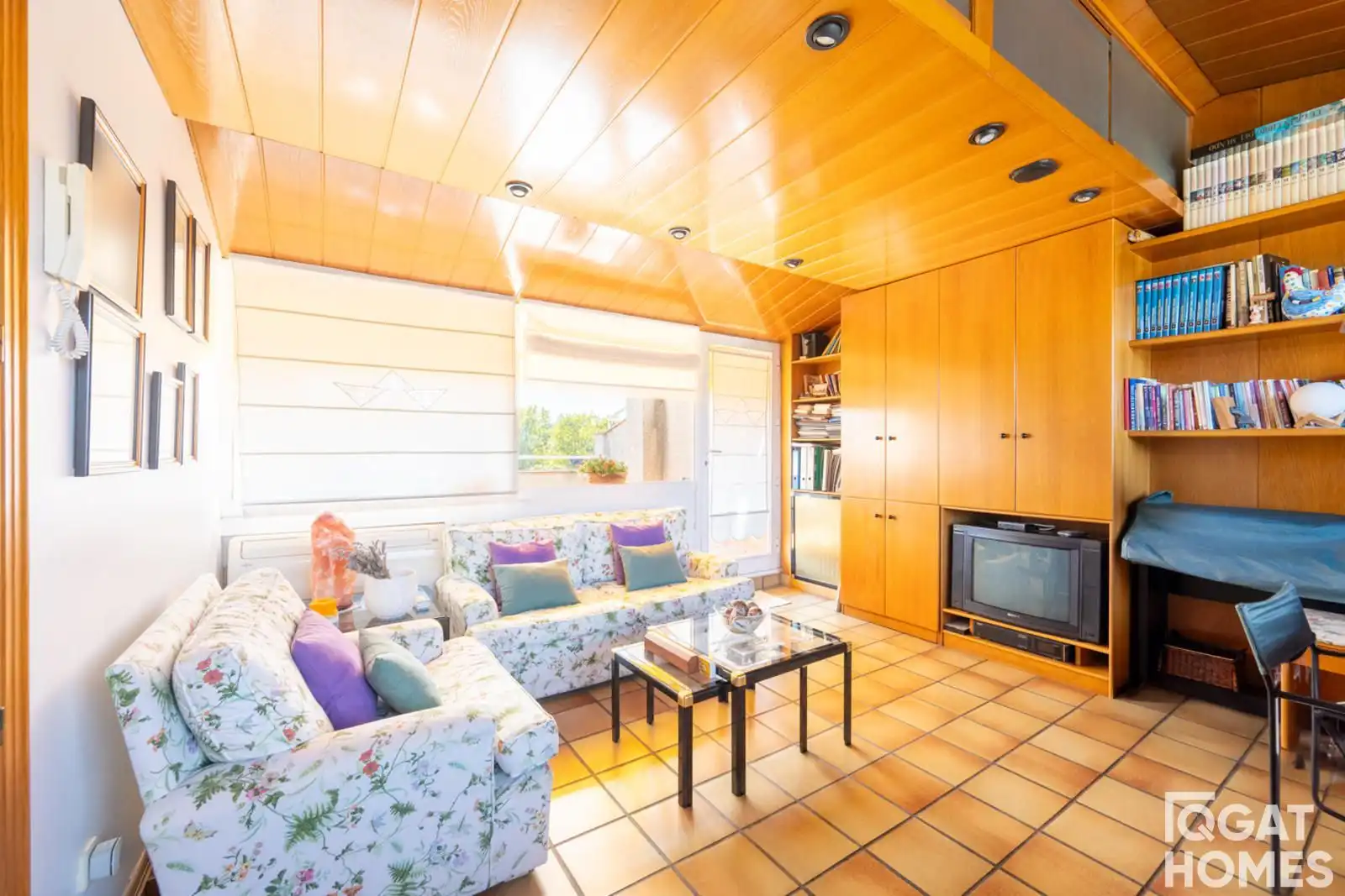 Living room of Detached homes for sale in Sant Cugat del Vallès  with Air Conditioner, Heating and Terrace