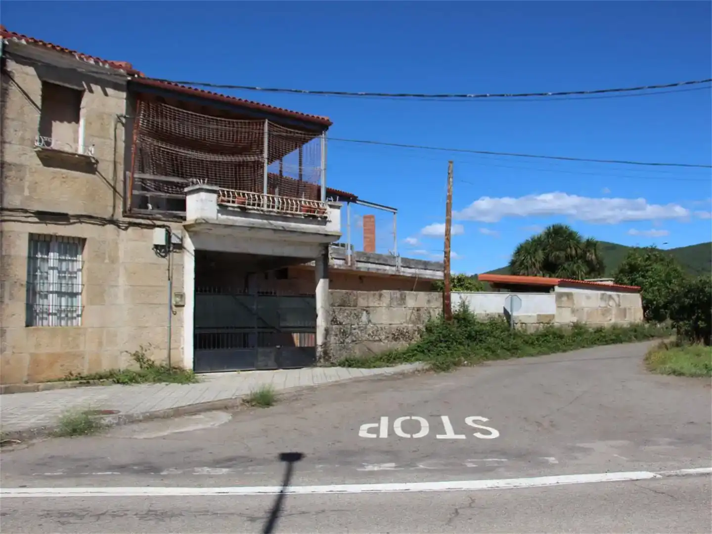 Vista exterior de Finca rústica en venda en Monterrei amb Jardí privat, Piscina i Balcó