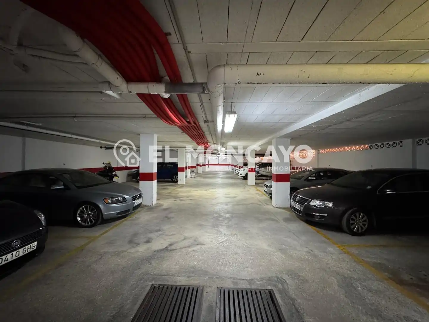 Parkplatz von Einfamilien-Reihenhaus zum Verkauf in Guardamar del Segura mit Klimaanlage, Heizung und Terrasse