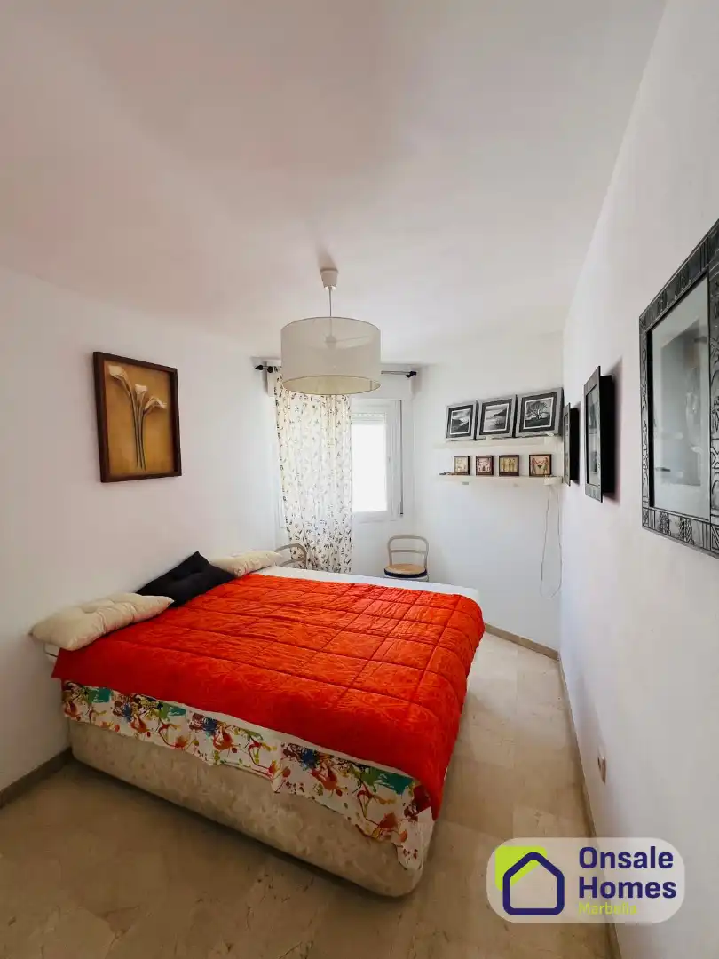 Dormitori de Dúplex en venda en Marbella amb Aire condicionat, Terrassa i Balcó