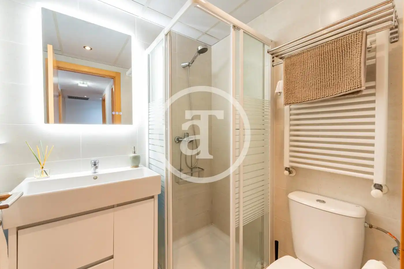 Baño de Piso de alquiler en Madrid con Aire acondicionado, Calefacción y Amueblado