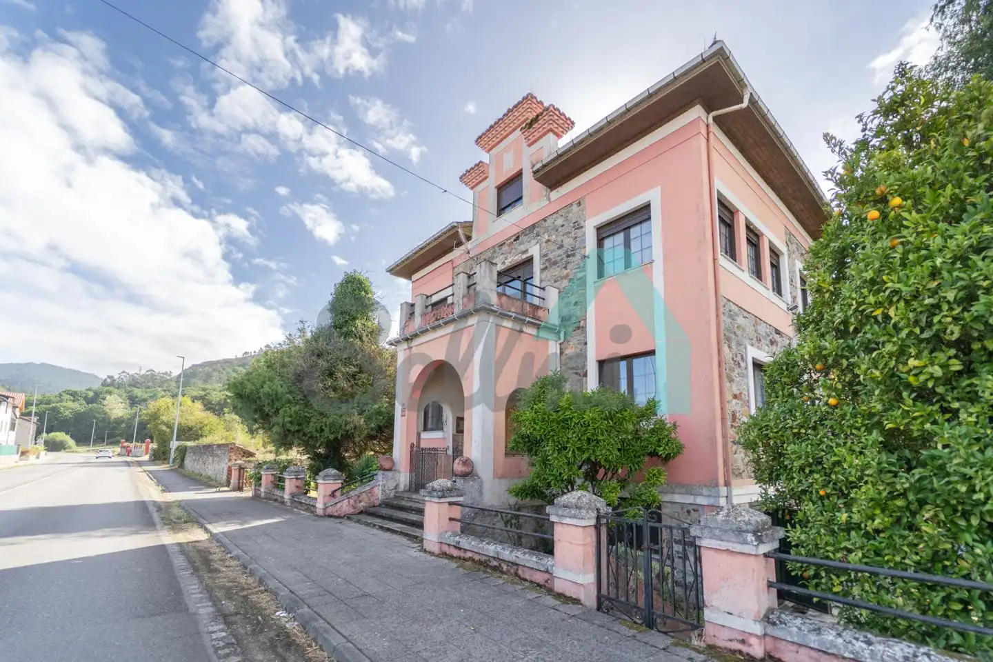 Vista exterior de Casa o chalet en venta en Grado con Calefacción, Jardín privado y Parquet