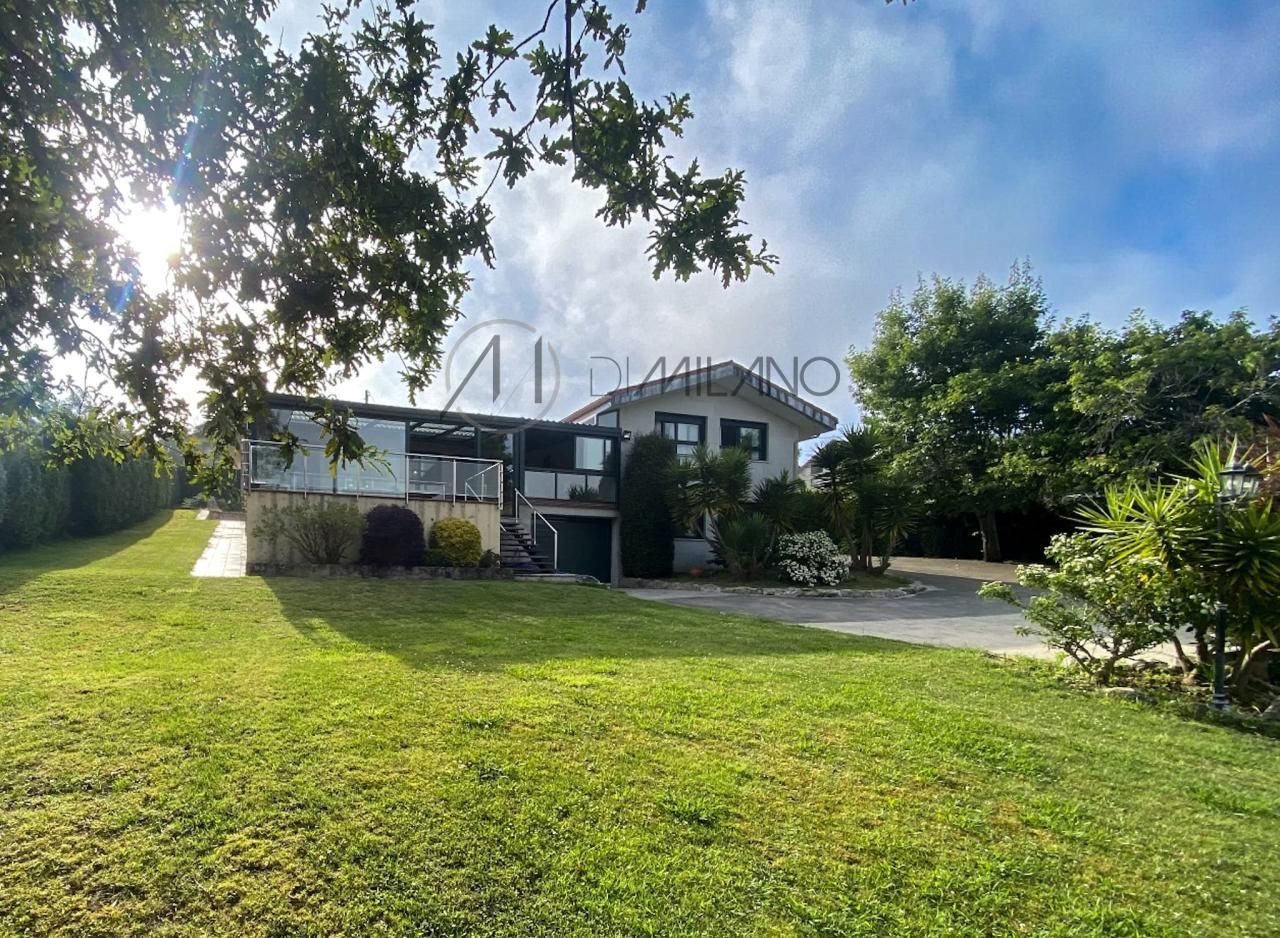 Vista exterior de Casa o chalet en venta en Poio con Calefacción, Jardín privado y Parquet
