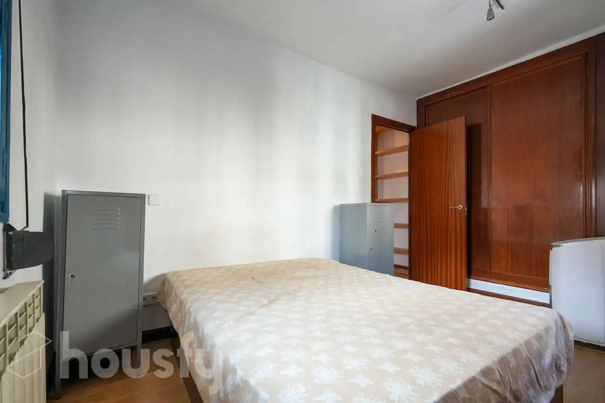 Schlafzimmer von Dachboden zum Verkauf in Madrid
