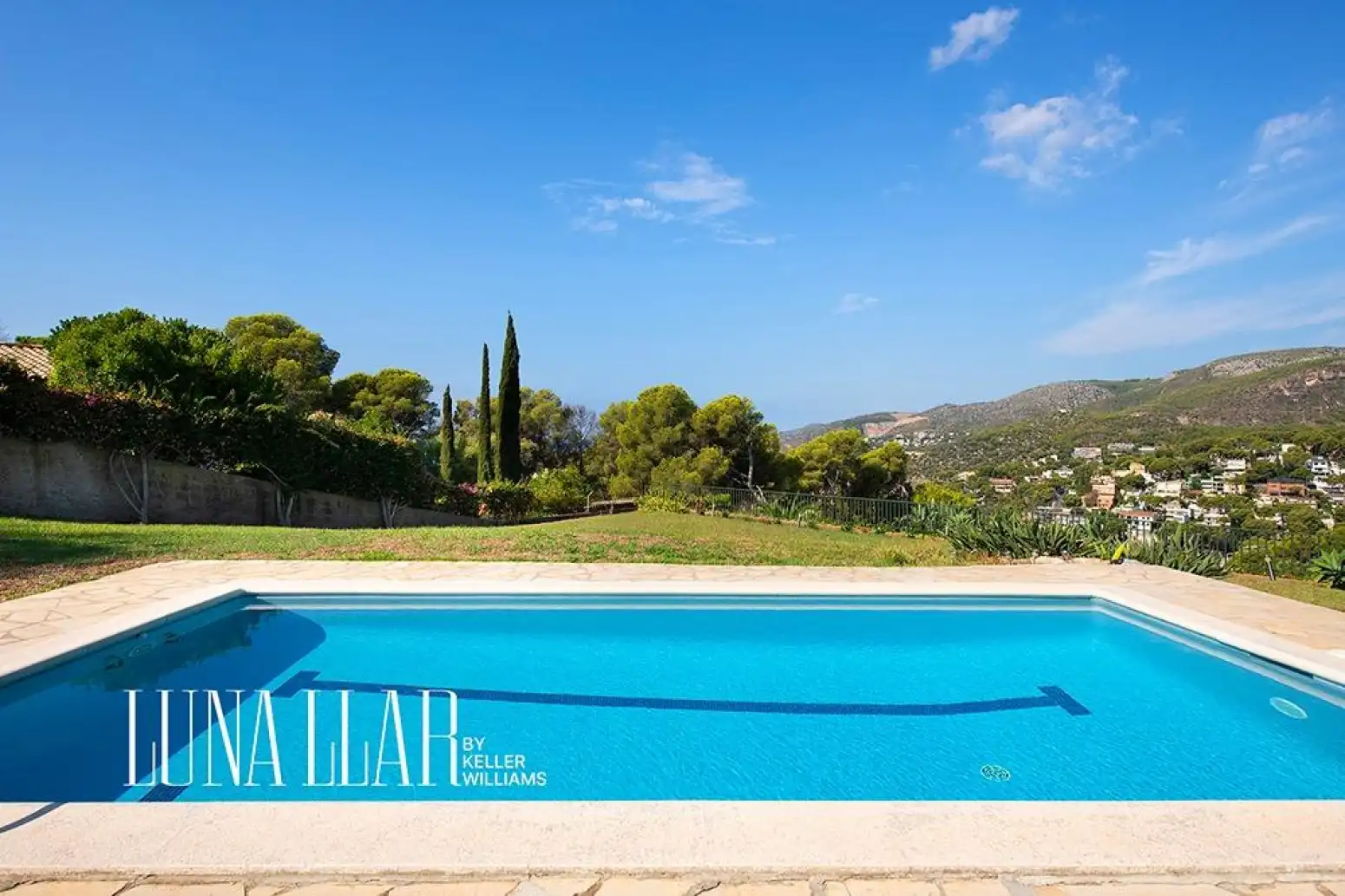 Swimming pool of Houses for sale in Castelldefels  with Air Conditioner and Parquet flooring