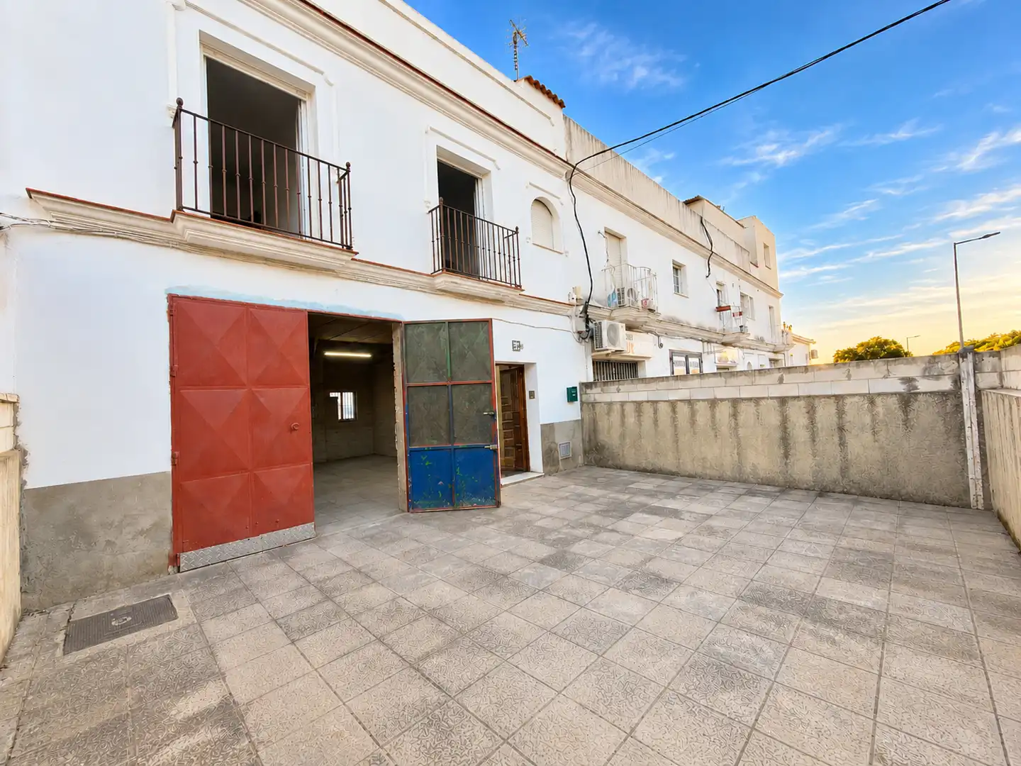 Vista exterior de Casa o xalet en venda en Villamartín amb Aire condicionat, Terrassa i Balcó
