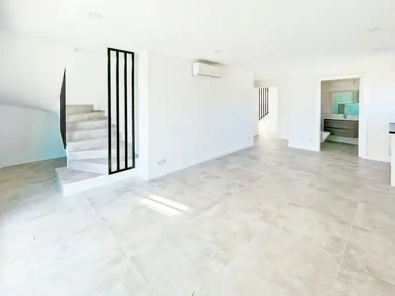 Maisonette zum Verkauf in Roses mit Klimaanlage, Heizung und Terrasse